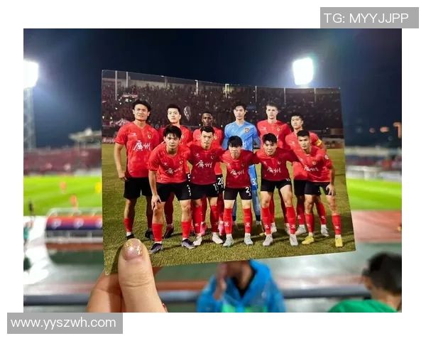 广州足球队的实力揭秘：从战术到球员全面解析球队的辉煌与挑战