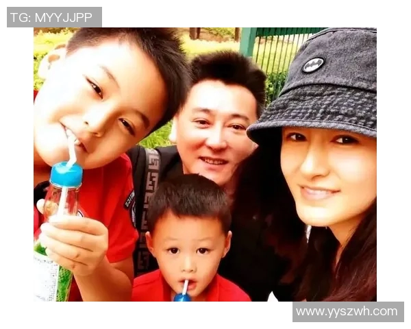 足球明星与妻子甜蜜互动瞬间揭秘幸福生活的背后故事